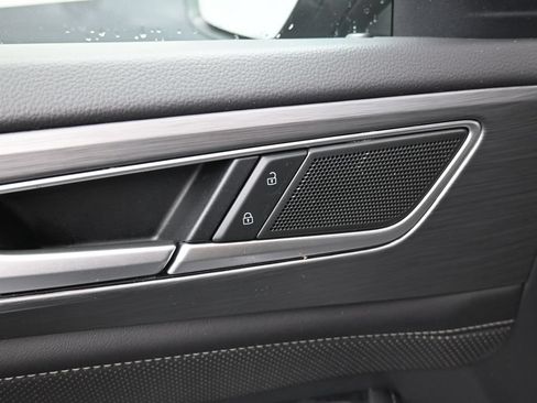 Used 2025 Volkswagen Atlas Cross Sport SE FWD image 30