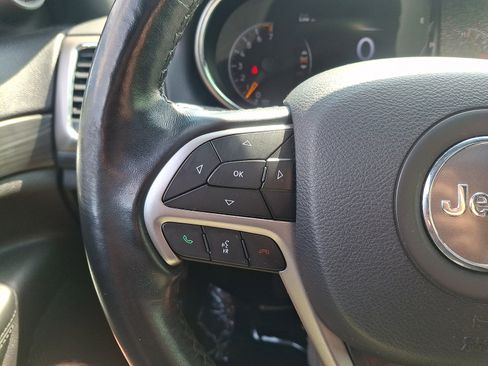 Used 2020 Jeep Grand Cherokee Laredo AWD/4WD image 21
