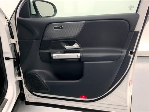 Certified 2022 Mercedes-Benz GLB 250 image 9