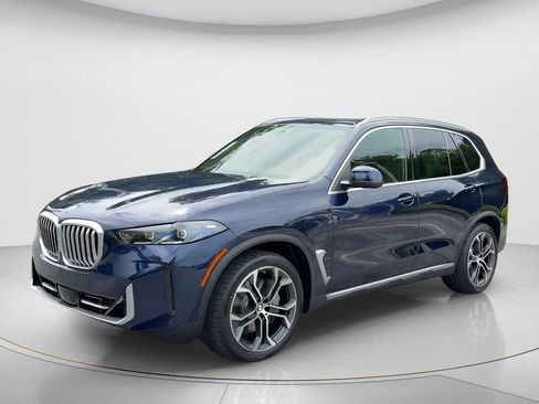 New 2026 BMW X5 xDrive50e image 2