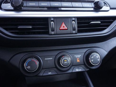 Used 2022 Kia Forte LXS image 41