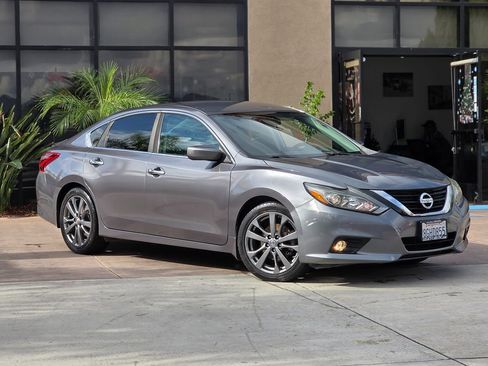 Used 2018 Nissan Altima 2.5 SR w/ SR Special Edition image 3