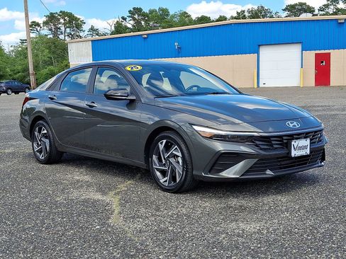 Certified 2025 Hyundai Elantra Sport FWD image 7