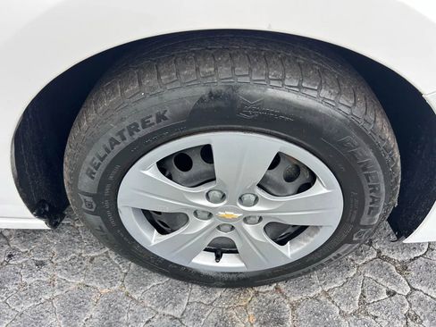 Used 2018 Chevrolet Cruze LS image 32