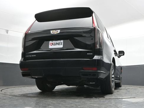 Used 2023 Cadillac Escalade Sport w/ Touring Package AWD/4WD image 44