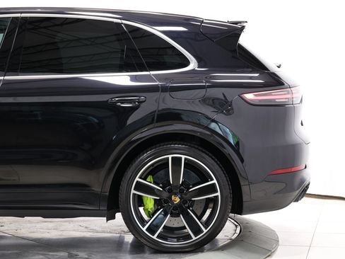 Used 2021 Porsche Cayenne Turbo S AWD/4WD image 10