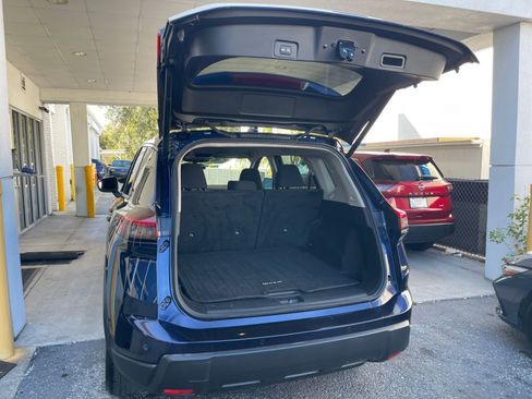 Used 2025 Nissan Rogue SV image 32