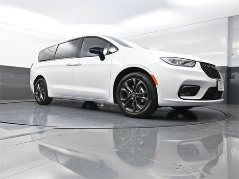 New 2026 Chrysler Pacifica Select image 17