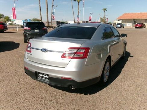Used 2015 Ford Taurus SE image 9