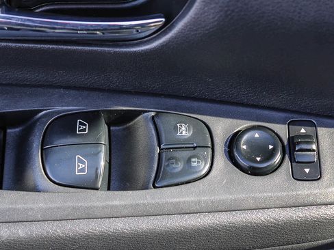 Used 2021 Nissan Kicks SR image 14