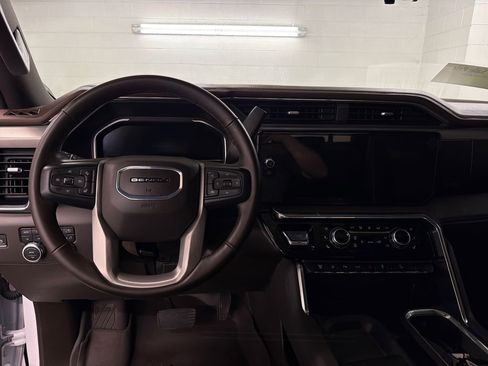 Used 2024 GMC Sierra 3500 Denali w/ Denali Reserve Package AWD/4WD image 9