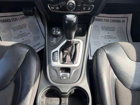Used 2016 Jeep Cherokee Trailhawk AWD/4WD image 23