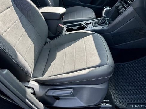 Certified 2024 Volkswagen Taos SE image 24