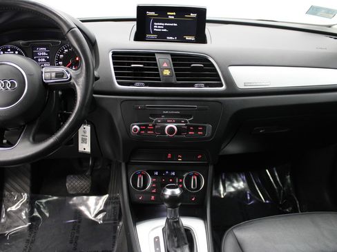 Used 2017 Audi Q3 2.0T Premium image 24