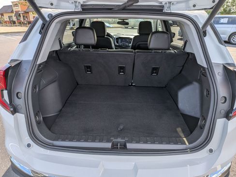 Used 2024 GMC Terrain SLT AWD/4WD image 32