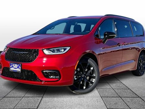 New 2026 Chrysler Pacifica Select w/ S Appearance Package FWD image 2