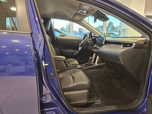 Used 2024 Toyota Corolla Cross XLE image 23