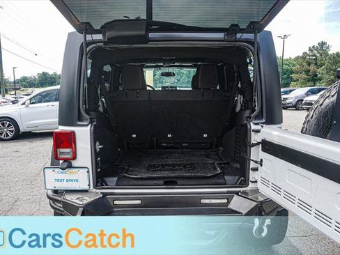 Used 2018 Jeep Wrangler Unlimited Sahara AWD/4WD image 33