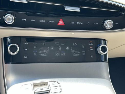 New 2027 Genesis GV70 2.5T Advanced AWD/4WD image 34