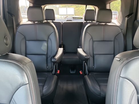 Used 2023 Chevrolet Traverse RS w/ LPO, Floor Liner Package FWD image 32