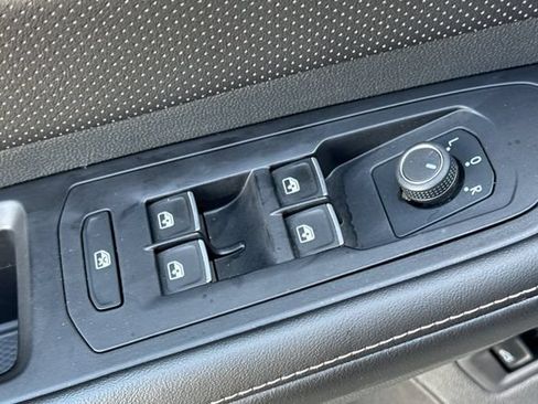 Used 2024 Volkswagen Atlas SE AWD/4WD image 12