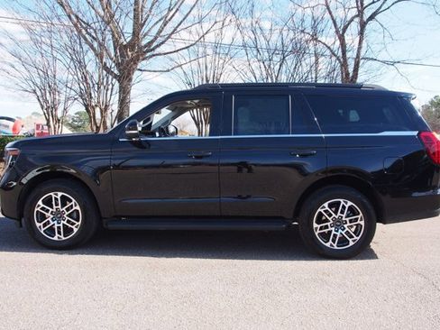 Certified 2025 Ford Expedition Active image 4