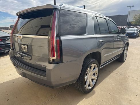 Used 2019 Cadillac Escalade Premium Luxury image 17