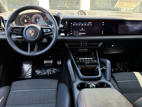 Used 2025 Porsche Cayenne GTS image 42