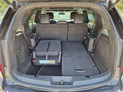 Used 2013 Ford Explorer XLT AWD/4WD image 26