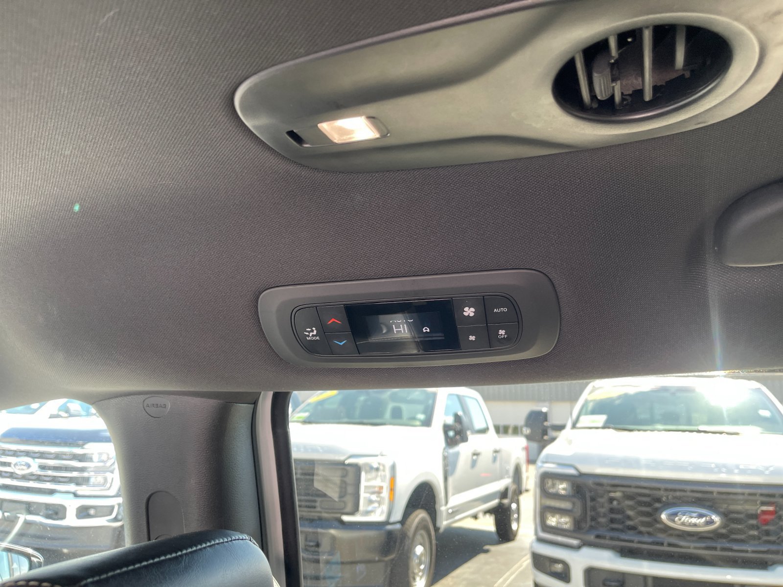 Used 2025 Chrysler Pacifica Select FWD image 15
