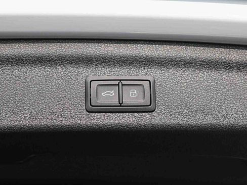 Used 2025 Audi Q3 2.0T Premium image 45