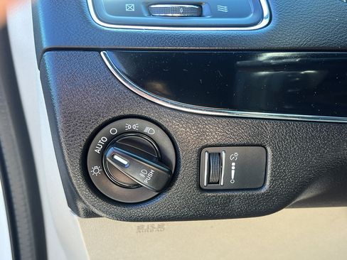 Used 2018 Dodge Grand Caravan SXT w/ Rear Park Assist Package FWD image 14