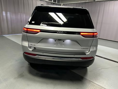 Used 2023 Jeep Grand Cherokee Laredo w/ Luxury Tech Group I image 6