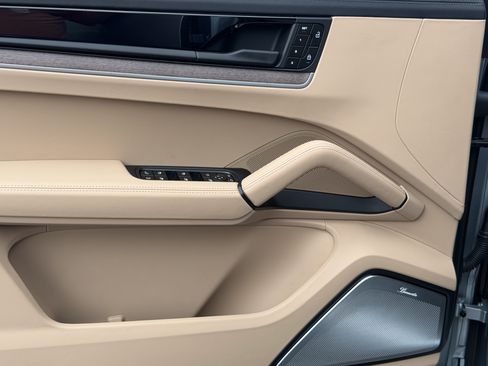 Certified 2024 Porsche Cayenne Turbo AWD/4WD image 22