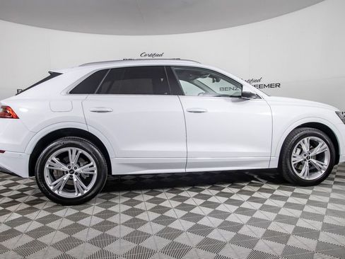 Used 2023 Audi Q8 Premium image 11