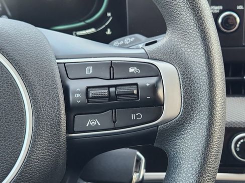 Used 2025 Kia Sportage LX FWD image 28
