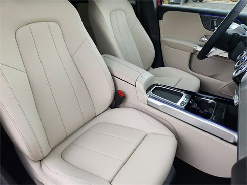 New 2026 Mercedes-Benz GLB 250 4MATIC image 16