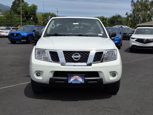 Used 2020 Nissan Frontier SV RWD image 2