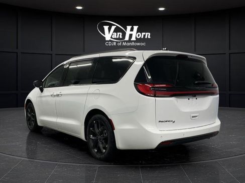 New 2026 Chrysler Pacifica Select w/ S Appearance Package FWD image 3