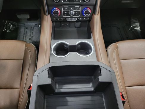 Used 2024 Chevrolet Suburban High Country image 18