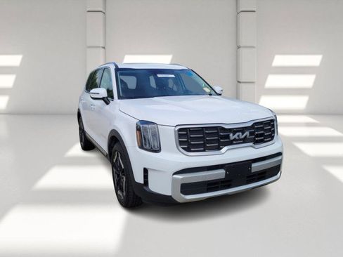 Used 2025 Kia Telluride S image 3