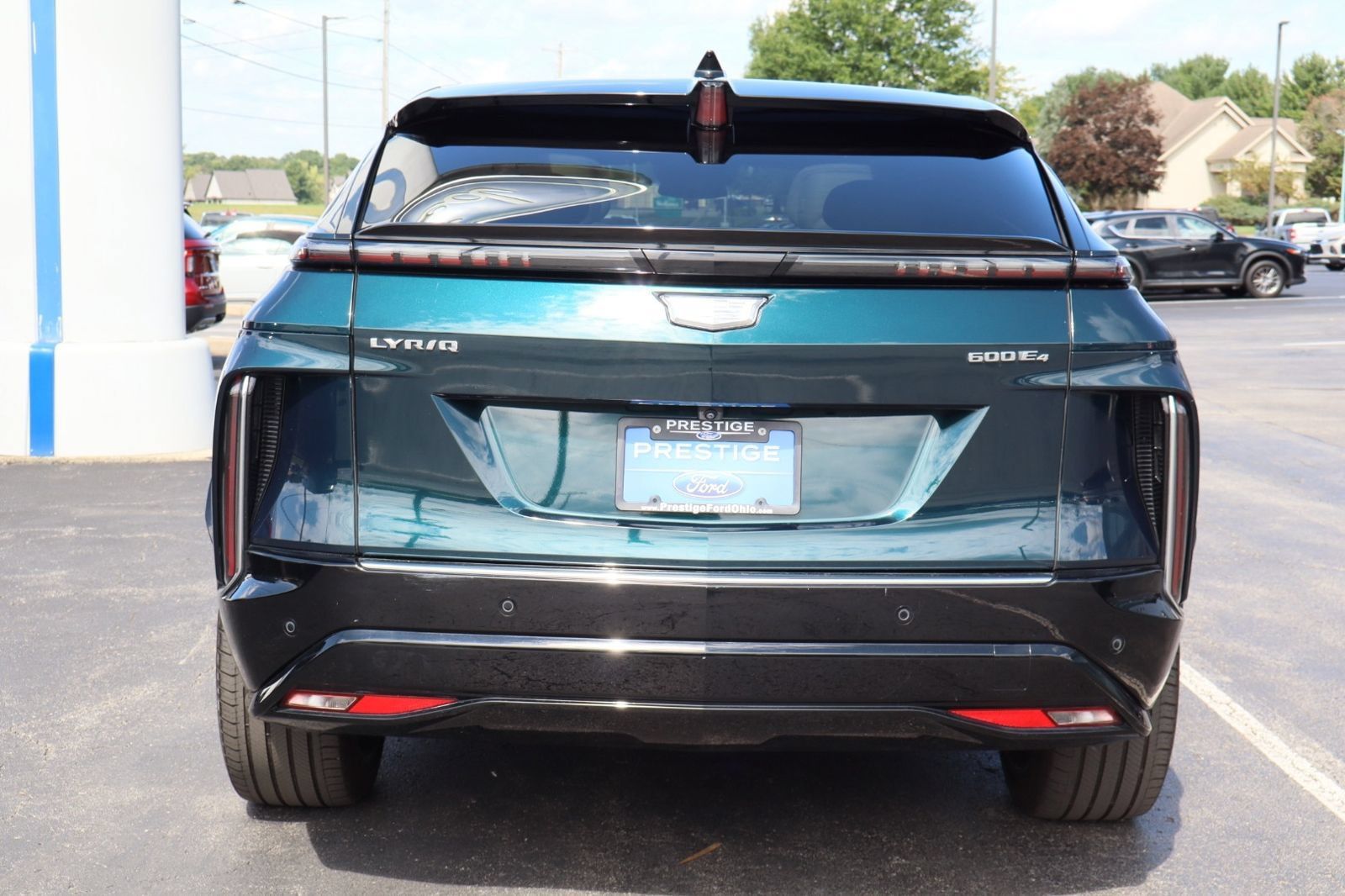 Used 2024 Cadillac Lyriq Luxury AWD/4WD image 7