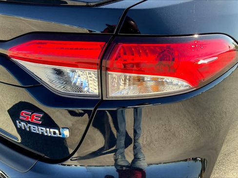 Used 2024 Toyota Corolla SE image 30