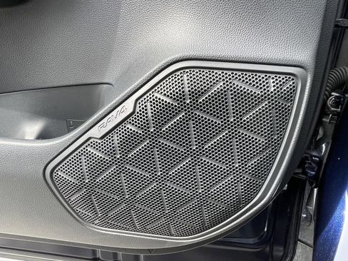 Used 2020 Toyota RAV4 XLE Premium image 26