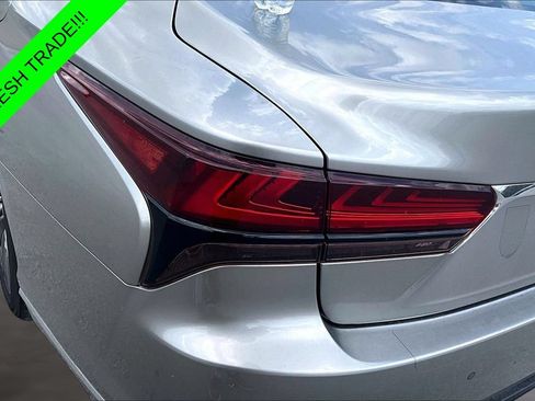 Used 2022 Lexus LS 500 w/ Accessory Package (Z2) RWD image 23