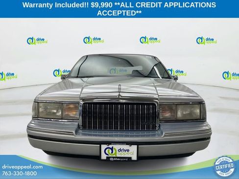 Used 1994 Lincoln Town Car Signature RWD image 2
