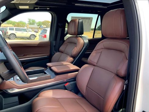 New 2026 Lincoln Navigator L Reserve AWD/4WD image 9