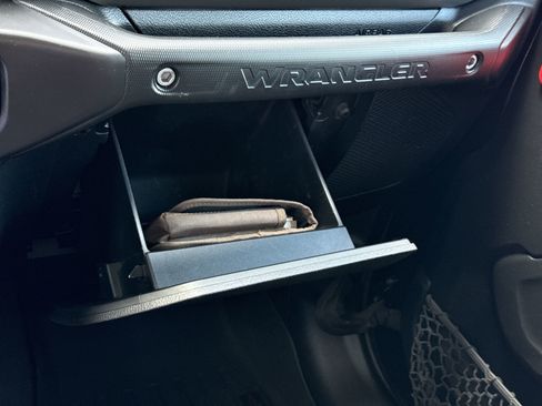 Used 2018 Jeep Wrangler Unlimited Sport S image 22