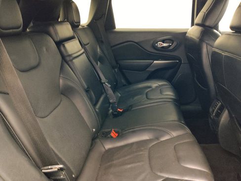 Used 2019 Jeep Cherokee Limited w/ Technology Group FWD image 19
