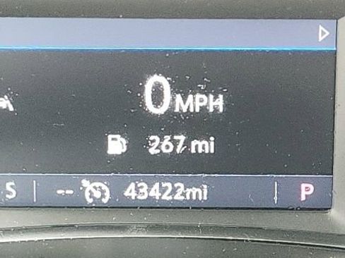 Used 2024 GMC Terrain SLT image 13